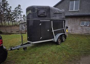 Przyczepa do przewozu Koni