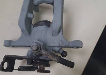 Zacisk lewy tył opel astra j