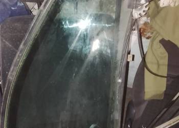 A4B6 2003r Szyba prawy przód uzbrojona