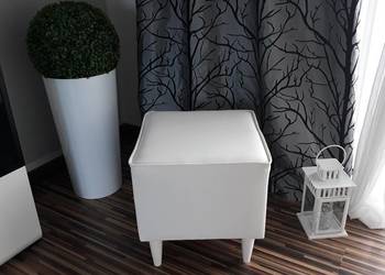 PUFA TABORET- DREWNIANE nogi plus ozdobna plisa