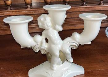 Świecznik z Puto na złotej kuli. Bez sygnatury.  Na 3 świece. O średnicy ok Świecznik z Puto na złotej kuli. Bez sygnatury.  Na 3 świece. O średnicy ok