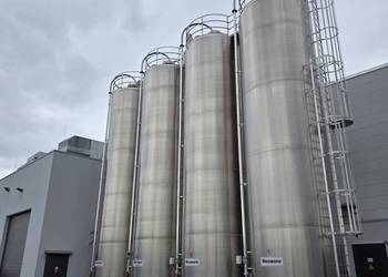 Silos, silosy, aluminiowe do granulatu, tworzywa o pojemności 4 x 62 m3