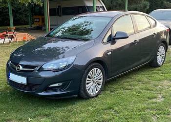 Opel Astra J Sedan 1.7 CDTI 130 KM 2013/2014 bezwypadkowy, oryginalny lakie