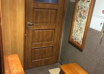 Meble drewniane do przedpokoju.