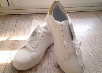 Damskie, codzienne, sznurowane trampki – cholewka z białego poliuretanu ze