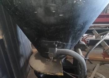 Sprzedam rozsiewacz nawozów ,,lejek "