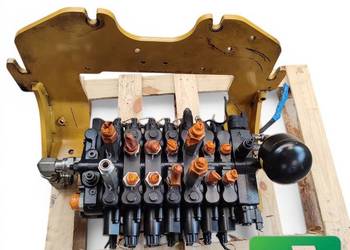Rozdzielacz hydrauliczny L21F634 Caterpillar 561-7402 CAT 432E