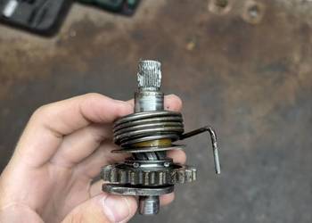 Kompletny mechanizm kopki Wałek Sprężyna Yamaha YZ 80 2001r sprawny