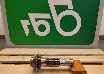 Wałek R128425 PTO tył  JOHN DEERE 6930 Wałek R128425 PTO tył  JOHN DEERE 6930