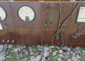 Stara rozdzielcza tablica energetyczna - Panel