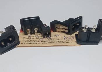 Gniazdo 250V 2,5A z wyłącznikiem Unitra ELTRA