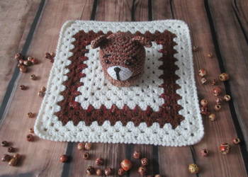 Szydełkowy mały kocyk amigurumi- przytulanka- uspokajacz-Miś Bonifacy