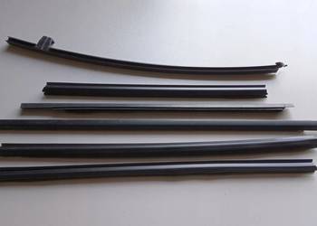 USZCZELKA DRZWI PRAWY TYŁ INFINITI QX56 ARMADA