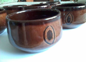 małe ceramiczne czarki do sake