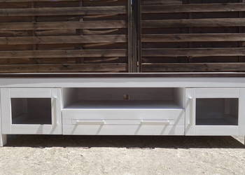 Drewniana szafka RTV pod telewizor biała