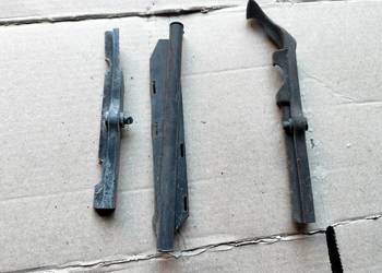 AUDI 80 B3 B4 SEDAN RYNIENKA OSŁONA PRZEWODU SPRYSKIWACZY KLAPY BAGAŻNIKA AUDI 80 B3 B4 SEDAN RYNIENKA OSŁONA PRZEWODU SPRYSKIWACZY KLAPY BAGAŻNIKA