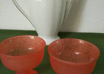 Pomarańczowe szklane pucharki