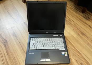 Stary laptop Fujitsu Siemens Amilo Pro V2010