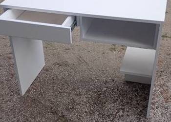 Białe biurko Ikea