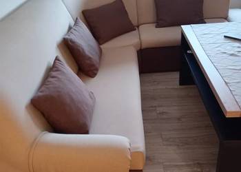 Narożnik z kompletem 4 poduszek , w stanie dobrym