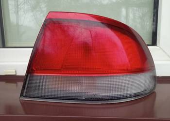 Mazda 626 GE Cronos sedan lampa tył tylna prawa narożna