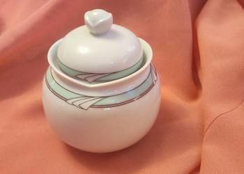 Śliczna cukierniczka bombonierka porcelana Turyngia biel zie