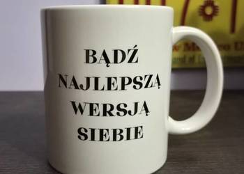 Foto Kubek motywujący z tekstem lub zdjęciem "Bądź najlepszą wersją siebie"