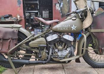 Bardzo ładnie odrestaurowany motocykl Harley Davidson WLA 42