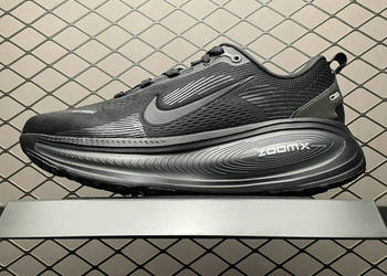 Buty do biegania NIKE VOMERO 18 w rozmiarze 36-46