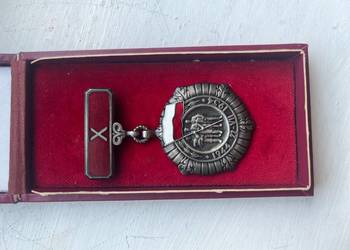 Oryginalna wyjątkowy medal w srebrnym wykończeniu – gratka dla kolekcj