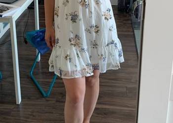 Biała sukienka w kwiaty Biała sukienka w kwiaty