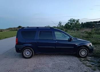 Dacia Logan mcv b+g auto ma abonament na rok parkingu w  Kielcach 2 strefy