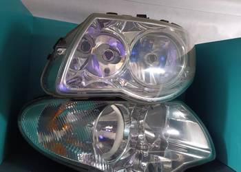 Chrysler Voyager 01-07 Lampy przód łezka Europa komplet w ładnym stanie