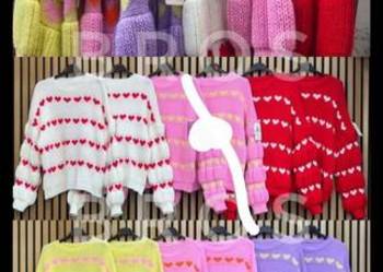 Różowy sweterek w serduszka