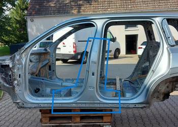 Volvo XC90 II D5 Słupek próg lewy 477-46 Volvo XC90 II D5 Słupek próg lewy 477-46