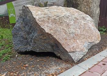 Głazy kolorowe duży kamień głaz Monolit Kora Kamienna Marianna Bazalt