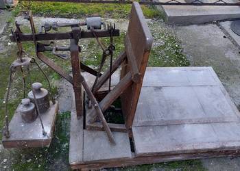 Waga szalunkowa stara z odważnikami