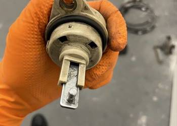 Mercedes MB100 zawór podciśnieniowy (do gaszenia silnika)