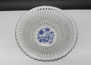 Ażurowy Koszyczek Porcelanowy – Triptis Zwiebelmuster (Wzór Cebulowy)