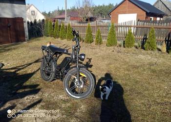 Rower elektryczny fatbike na grubych oponach