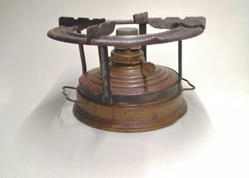 Stara mosiężna kuchenka na naftę.Podgrzewacz