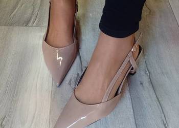 (43) Beżowe czółenka wieczorowe z odkrytą piętą, NOWE