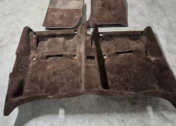 Mercedes w124 sedan brazowa wykładzina