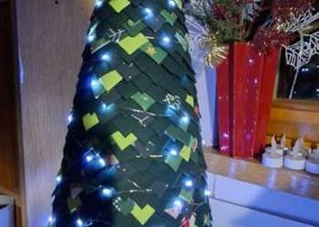 Choinka 60 cm ze świecącymi ledami