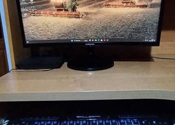 Komputer, monitor, klawiatura zestaw