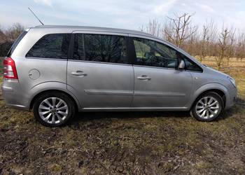 Sprzedam Opla Zafira z 2014 roku Lpg Gaz trzyletni stan bardzo dobry