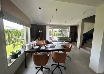 Na sprzedaż bliźniak 130 m2. Polączone garażami. 4 pokoje, 2 lazienki,garaż