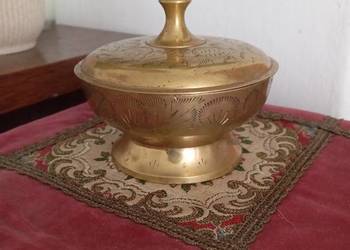 Sprzedam mosiężna cukiernicę. Średnica 11 cm, wysokość 10 cm.