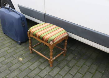 Stołek taboret drewniany