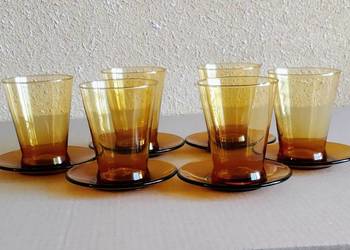 Szklanki ze spodkami miodowe PRL - 6 sztuk